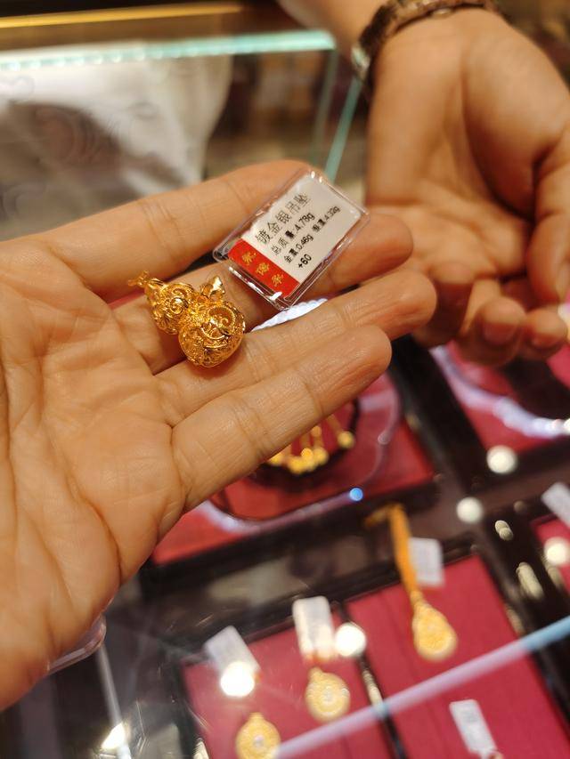 3900美元<strong></p>
<p>MM虚拟币</strong>,金价再突破!黄金周深圳“旅游+淘金”火了