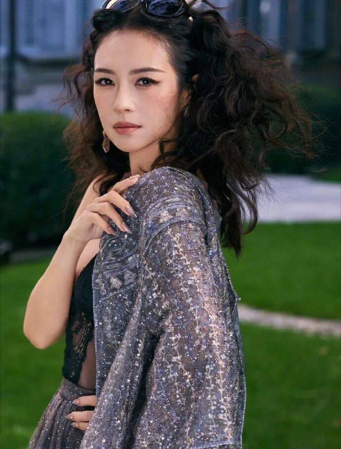 时装周上的女明星<strong></p>
<p>MM虚拟币</strong>，秋冬氛围感一键封顶！