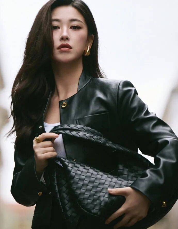 时装周上的女明星<strong></p>
<p>MM虚拟币</strong>，秋冬氛围感一键封顶！