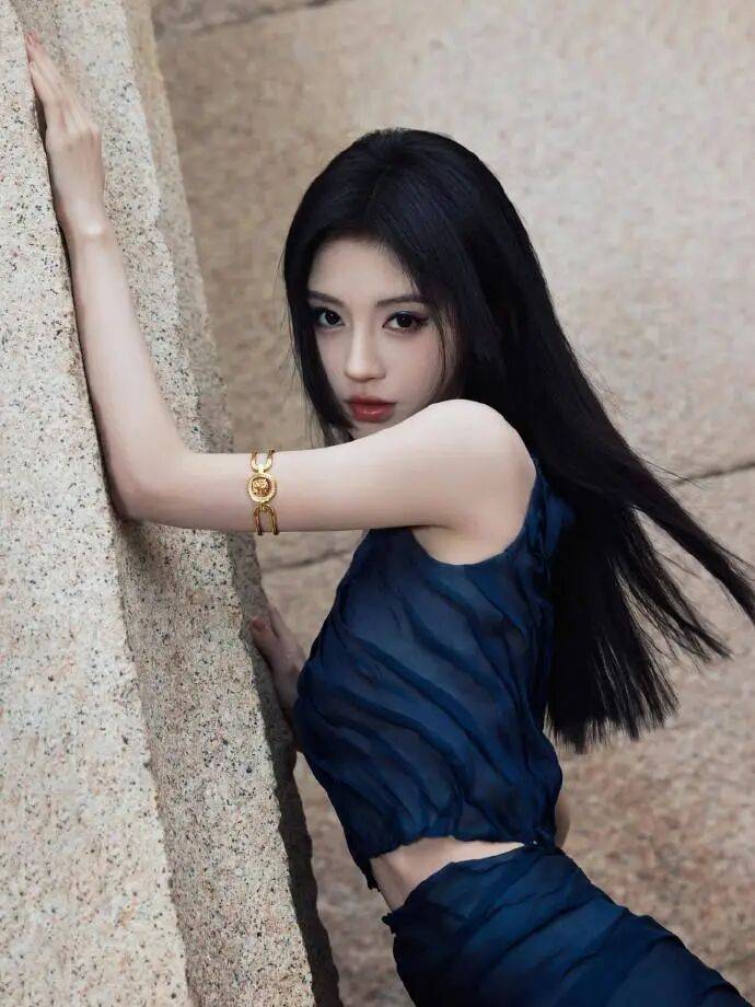 时装周上的女明星<strong></p>
<p>MM虚拟币</strong>，秋冬氛围感一键封顶！