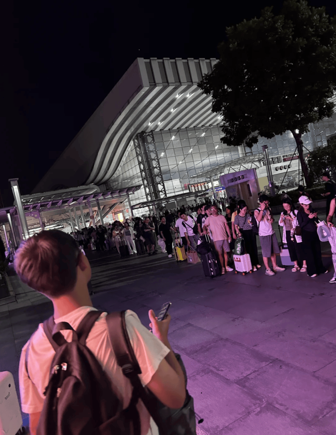 深圳北站凌晨返深被刷爆<strong></p>
<p>虚拟币取缔</strong>!附近叫车超200人?别慌!公交地铁加班护送