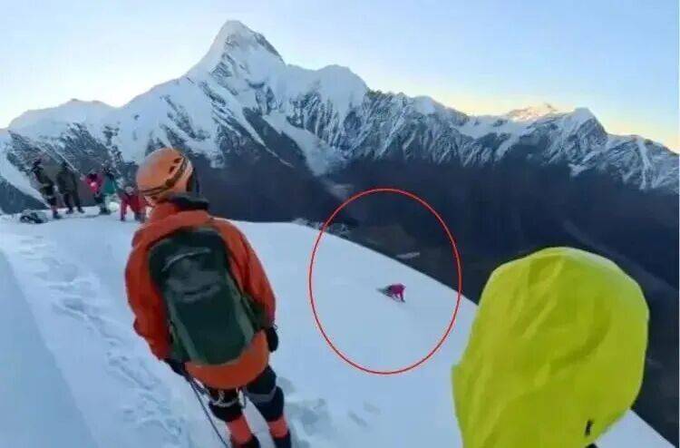 打卡拍照<strong></p>
<p>虚拟币取缔</strong>,再美也不能用生命对焦