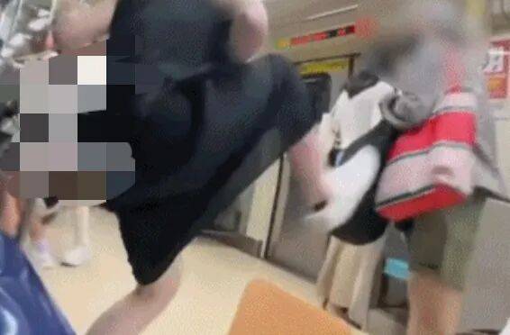 73岁老太地铁逼年轻人让座<strong></p>
<p>虚拟币取缔</strong>，被一脚踹飞！次日在超市闹事被捕，一查竟是通缉犯！