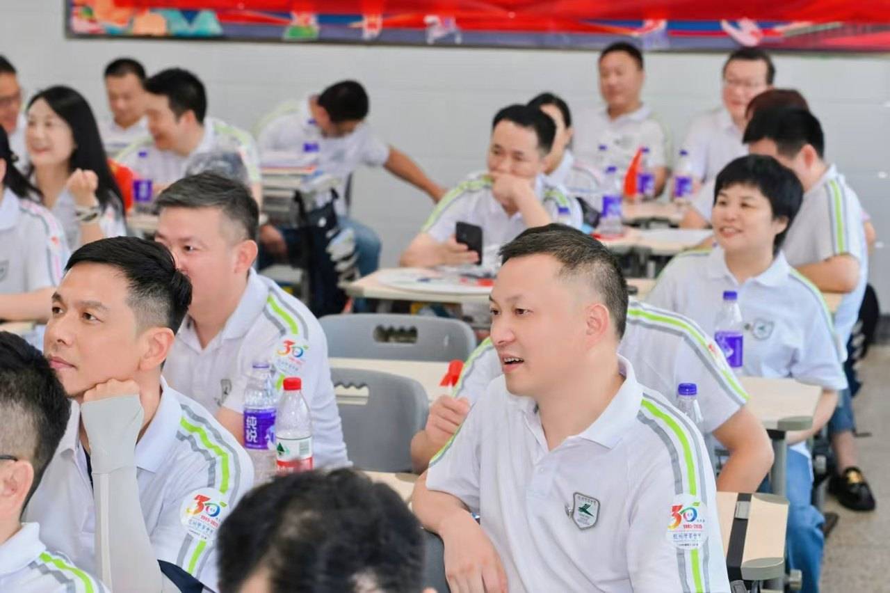 那个让老师骄傲的“调皮”班级!30年同学聚会<strong></p>
<p>挖数字货币</strong>,还伴有一封来自贵州的感谢信