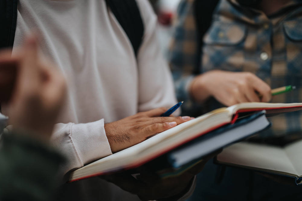 开学前接调岗电话<strong></p>
<p>有哪些数字货币</strong>,小学老师仓促教初中