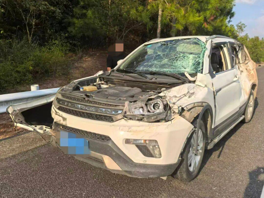 “我撒谎天打雷劈！”男子高速突然强行变道致翻车<strong></p>
<p>数字货币有哪些</strong>，反诬赖对方