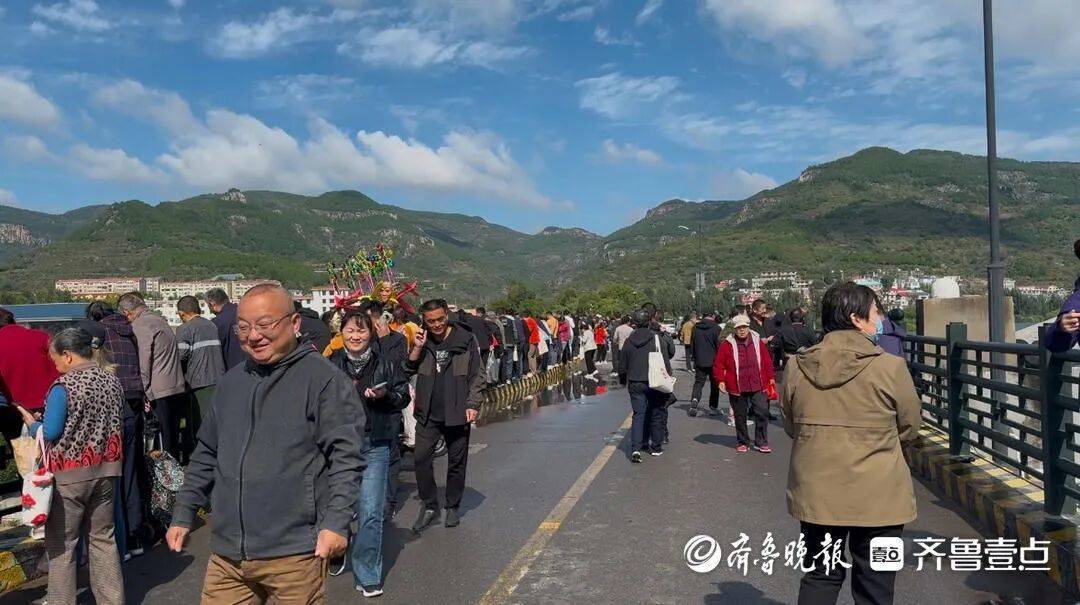 “鱼多得数不过来<strong></p>
<p>国际数字货币</strong>，一网子下去能捞好几条”济南锦绣川水库开闸放水，大量鲢鱼被冲出，工作人员：禁止捕捞！