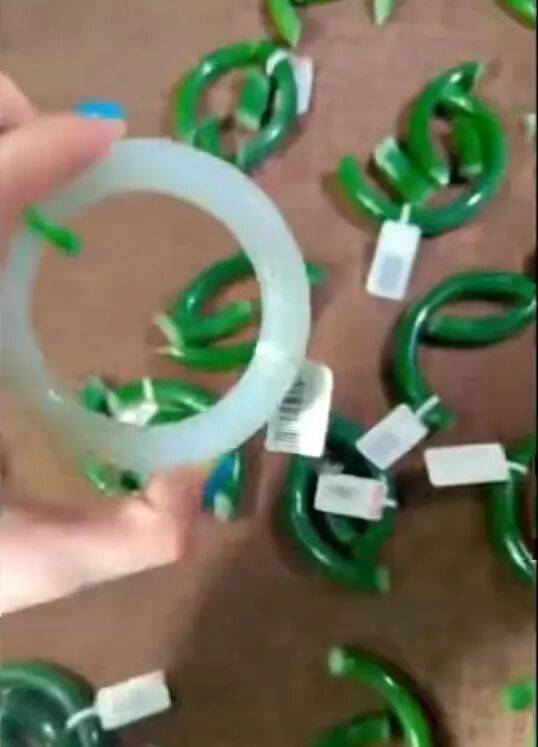 苏州一20岁店员不小心摔碎一盒玉镯损失百万<strong></p>
<p>如何交易数字货币</strong>，老板未要赔偿安慰小伙别有压力