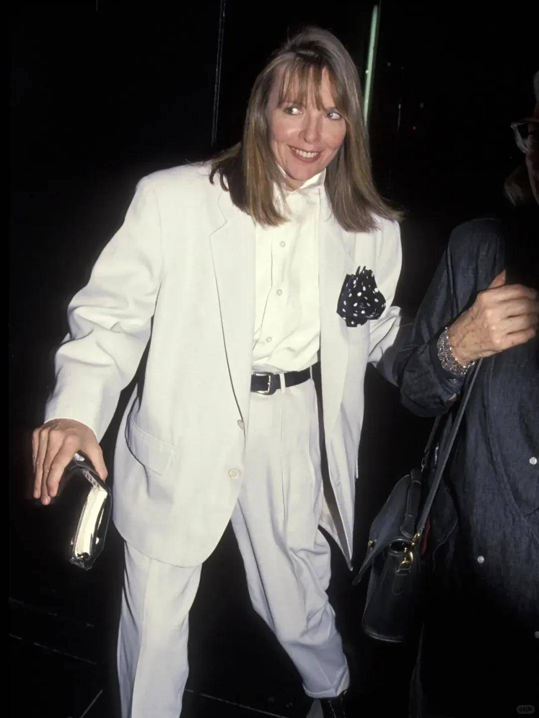 79岁奥斯卡影后离世<strong></p>
<p>如何交易数字货币</strong>，她是男神收割机，松弛中性风穿搭鼻祖