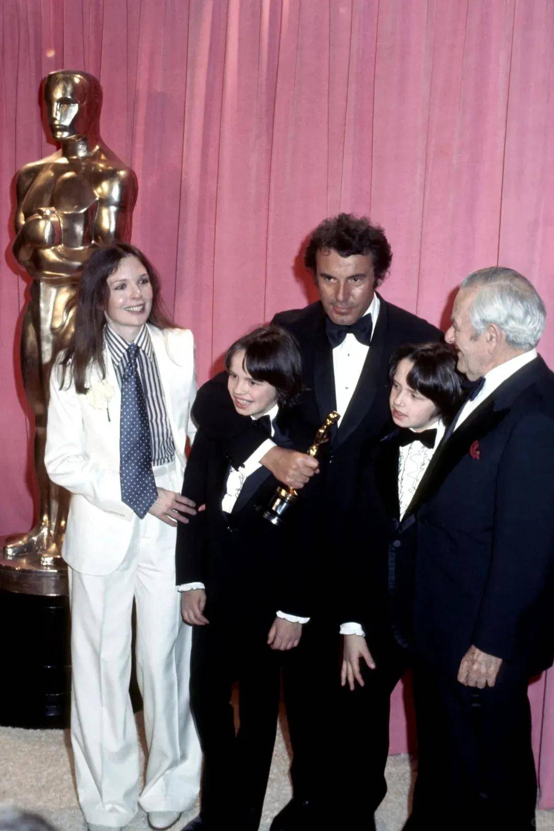 79岁奥斯卡影后离世<strong></p>
<p>如何交易数字货币</strong>，她是男神收割机，松弛中性风穿搭鼻祖