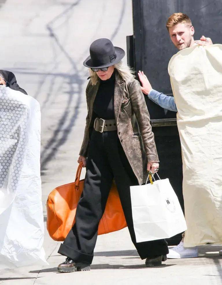 79岁奥斯卡影后离世<strong></p>
<p>如何交易数字货币</strong>，她是男神收割机，松弛中性风穿搭鼻祖