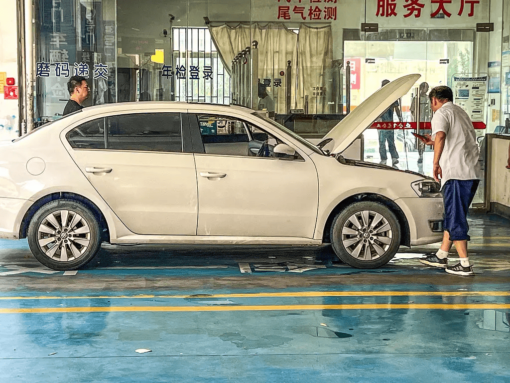 700万兰博基尼疑遭暴力年检<strong></p>
<p>数字货币如何交易</strong>，汽车年检该取消吗