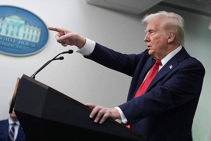 美国再次威胁对华加税100%<strong></p>
<p>数字货币如何交易</strong>,我们应该怎么办?