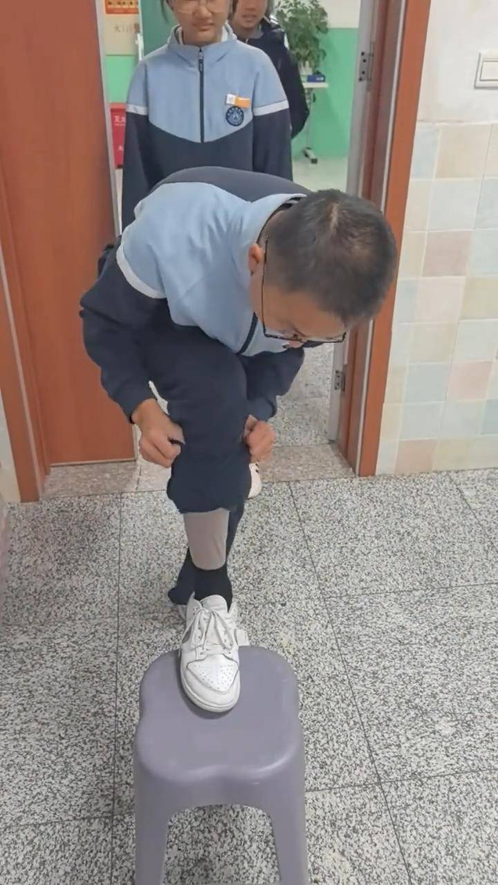 长春一班主任课前让学生排队受检“是否穿秋裤”<strong></p>
<p>数字货币搬砖</strong>，网友点赞：以后你会感谢老师