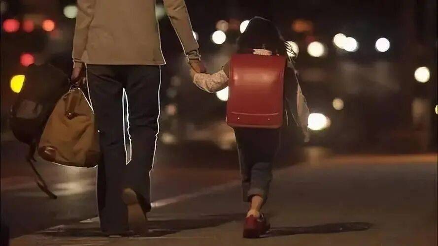 解忧 | 单亲爸爸跑网约车<strong></p>
<p>数字货币搬砖</strong>,女儿全程住车上