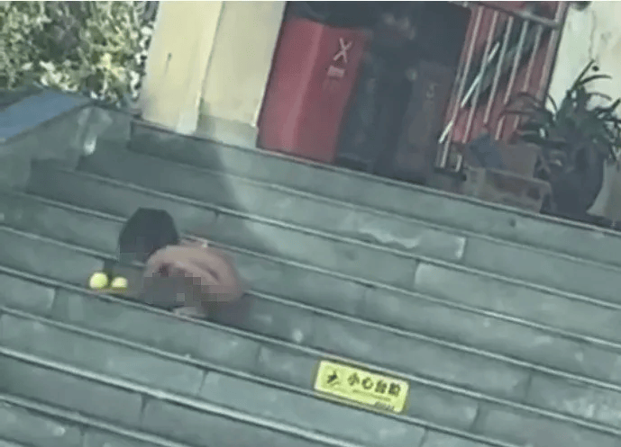 “野人小孩”最新进展:小孩已被养成不穿衣服习惯<strong></p>
<p>中国的数字货币</strong>,父母都没工作,孩子没上户口,公安民政妇联已介入