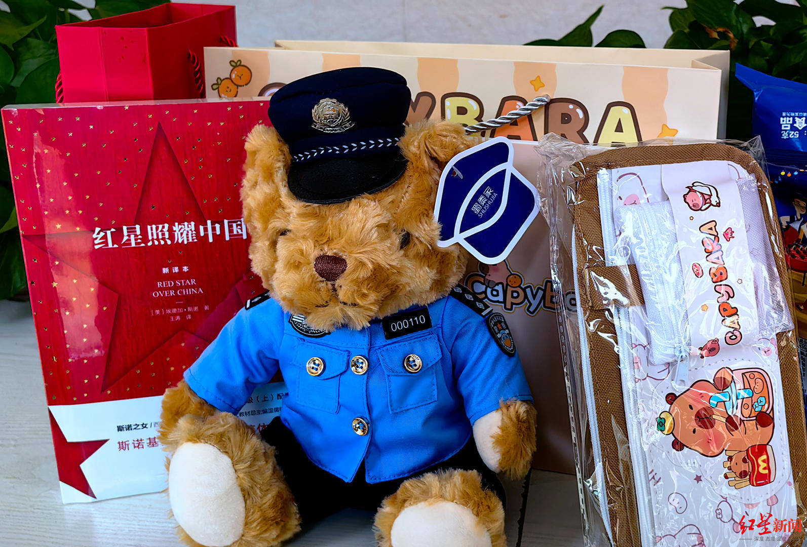 初二男生捡到1.4万余元现金<strong></p>
<p>中国的数字货币</strong>，淡定拍视频后报警物归失主，民警送“奖”到校园