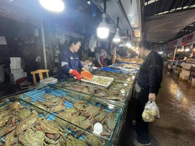 梭子蟹价格几近腰斩<strong></p>
<p>中国的数字货币</strong>！烟台海鲜市场迎来“实惠期”