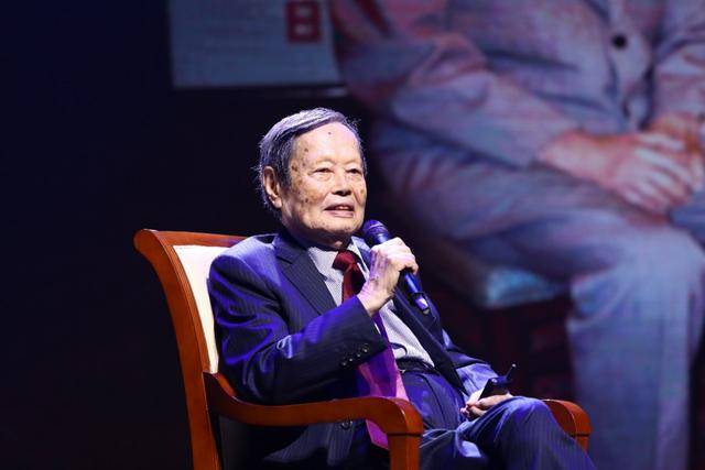 施一公撰文怀念杨振宁