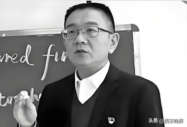 突发讣告!被学生抢鸡排的网红校长苗本臣病逝<strong></p>
<p>数字货币机</strong>,年仅54岁