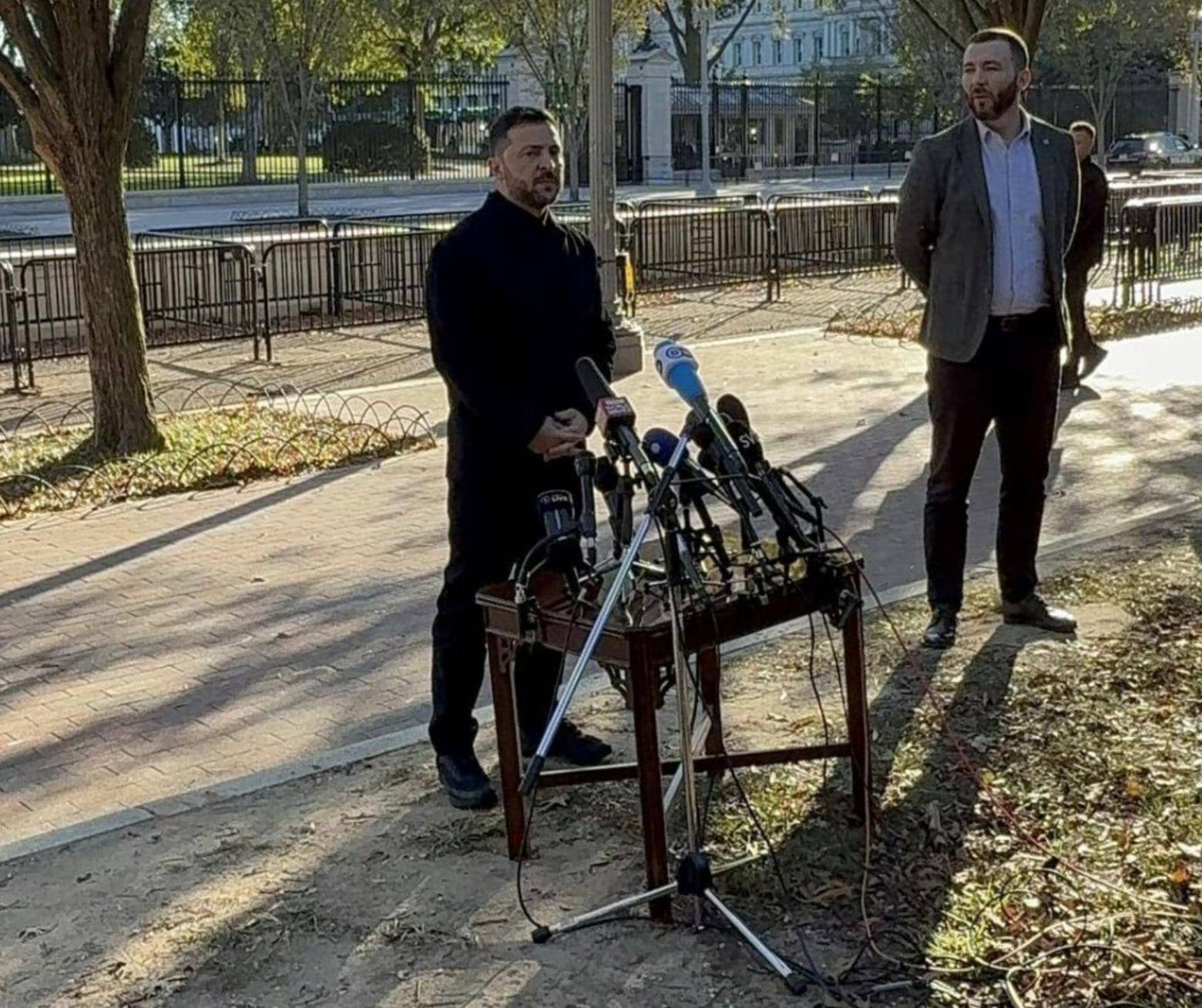 泽连斯基失望透顶<strong></p>
<p>数字货币机</strong>,被美当面羞辱,终于认清了现实:只要能停火,领土也能谈!