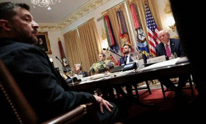 泽连斯基失望透顶<strong></p>
<p>数字货币机</strong>,被美当面羞辱,终于认清了现实:只要能停火,领土也能谈!