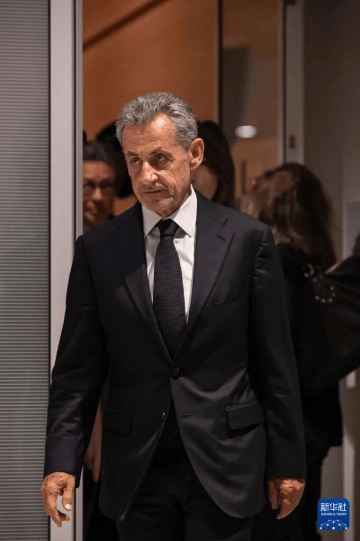 70岁法国前总统萨科齐的“坐牢style”：入狱前密会马克龙<strong></p>
<p>数字货币公司</strong>，入狱后开始写书