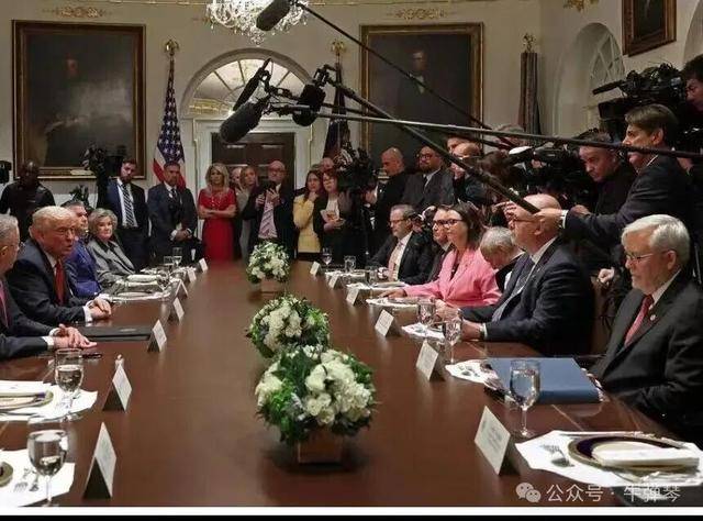 他被特朗普当众羞辱<strong></p>
<p>数字货币公司</strong>，全场都在哄笑