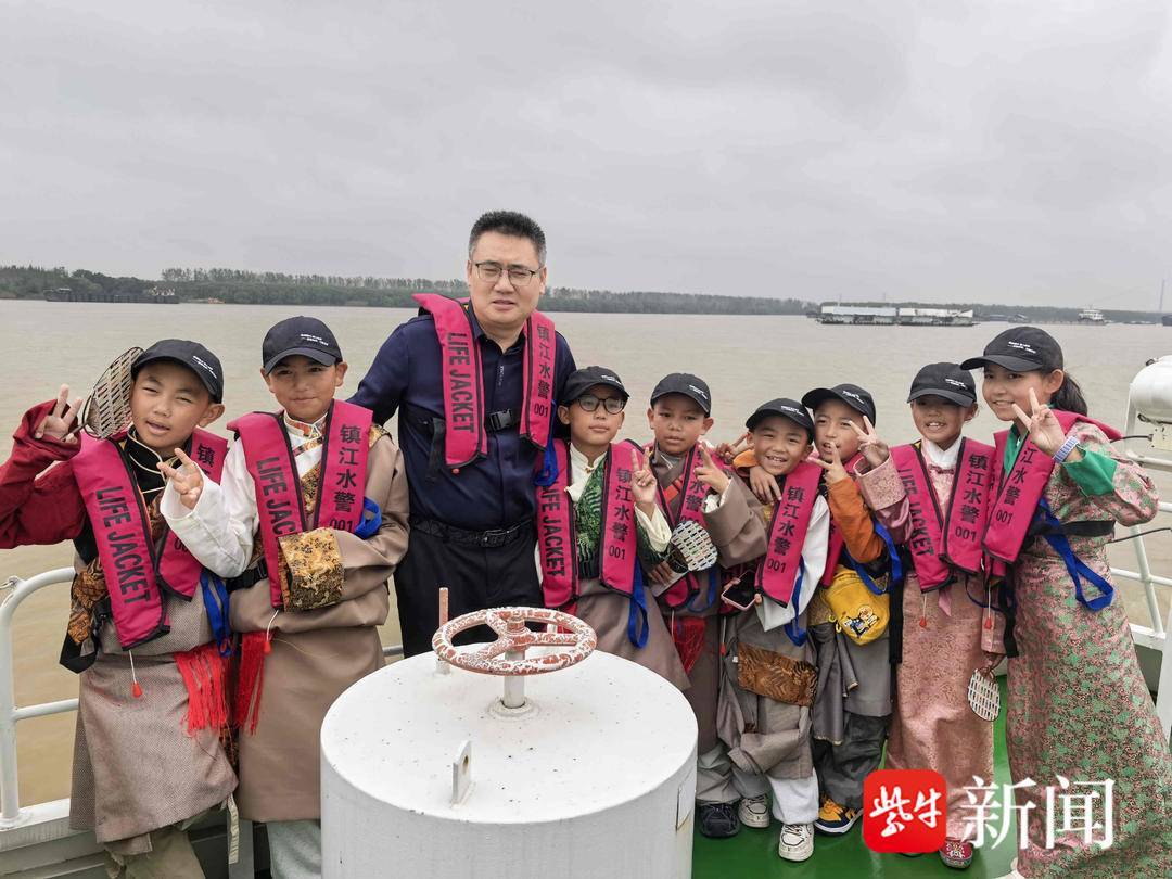 “叔叔是江苏的<strong></p>
<p>数字货币公司</strong>，将来一定带你们去看看！”镇江警官不忘承诺，四次组织近百名藏区学子来苏研学