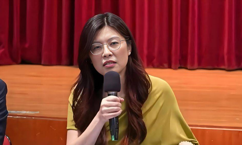 郑丽文高喊“我是中国人”<strong></p>
<p>数字货币公司</strong>，但她手里的国民党机会已经不多了