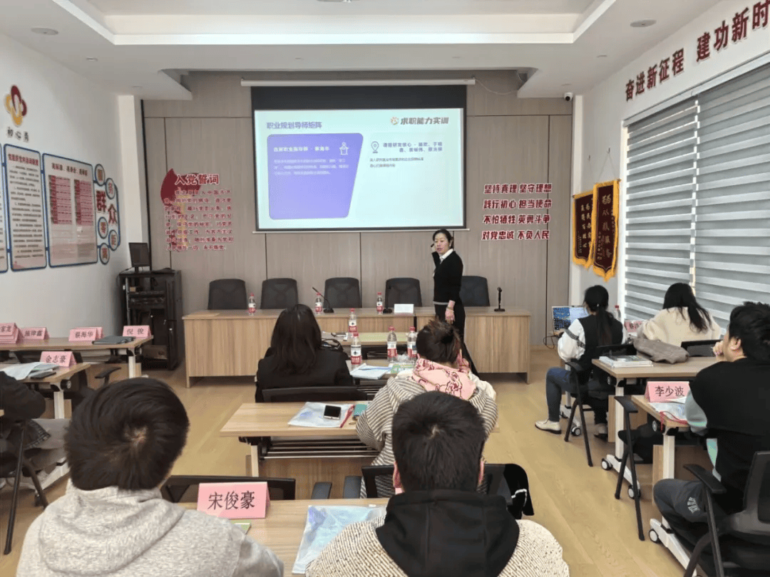 霜降·职场收获季|秋暮露成霜<strong></p>
<p>数字货币公司</strong>,云卷寒风降