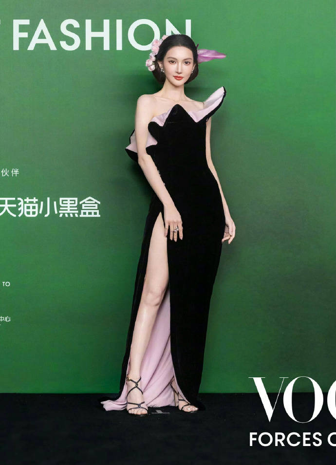 刘亦菲头顶满天星、周冬雨大胆透视装、杨幂顶级高定...VOGUE红毯谁赢了<strong></p>
<p>数字货币分析</strong>?