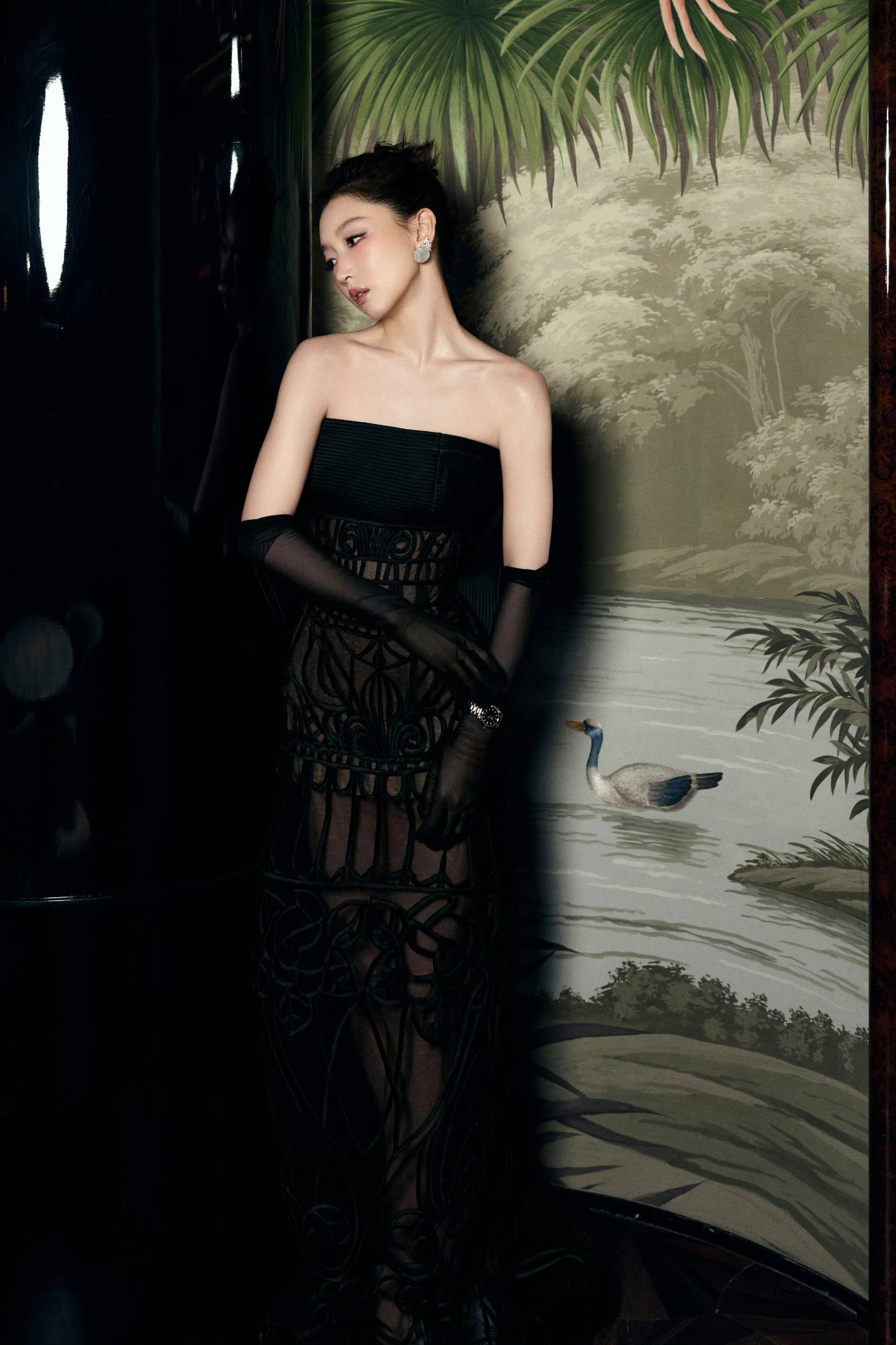 刘亦菲头顶满天星、周冬雨大胆透视装、杨幂顶级高定...VOGUE红毯谁赢了<strong></p>
<p>数字货币分析</strong>?