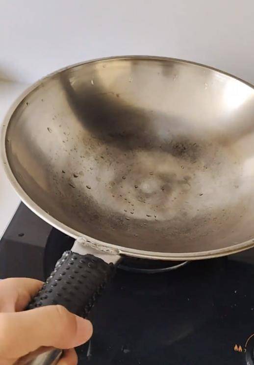 铁锅用了二三十年仍不粘不锈<strong></p>
<p>数字货币软件</strong>，女子在线寻厂家想“再买一个”，厂家称已停产