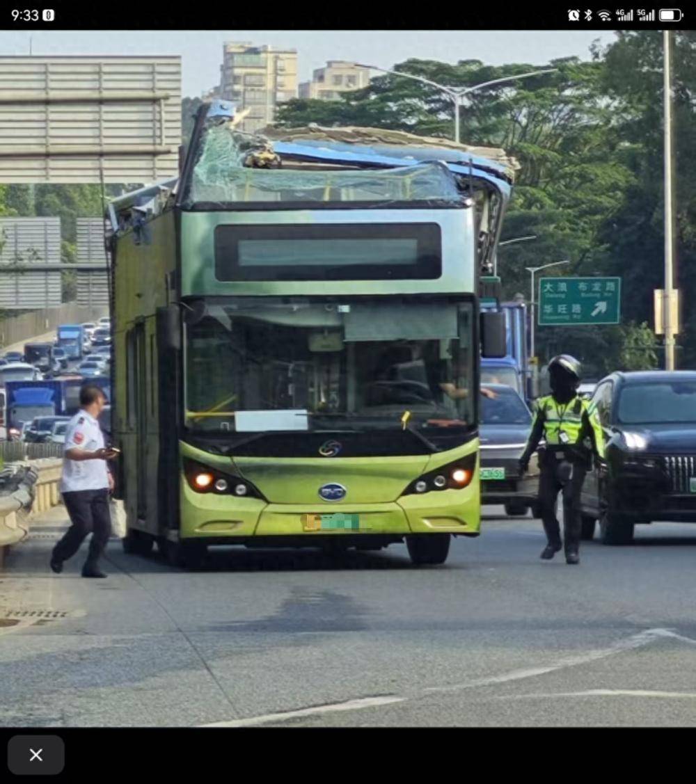深圳一辆双层巴士高架桥下遭“剃头”<strong></p>
<p>数字货币软件</strong>,玻璃碎片散落一地,多方回应