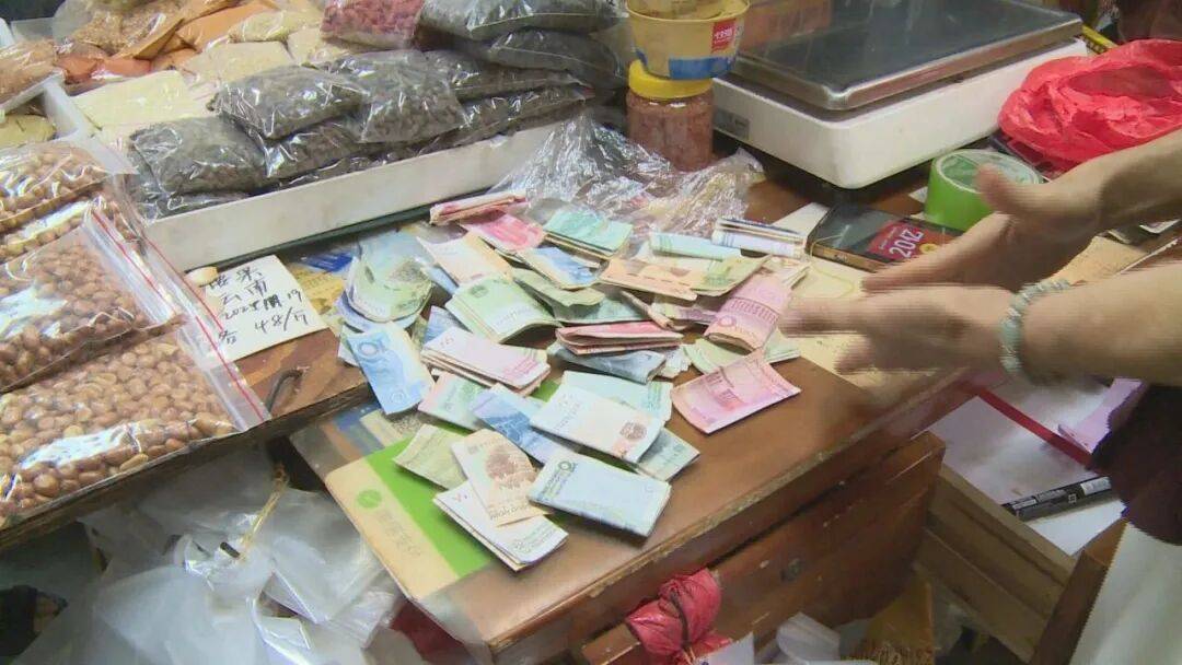 广东一男子两三年持续往批发店无故扔钱<strong></p>
<p>数字货币软件</strong>,店主:每次他都不承认,还钱还把钱送回来