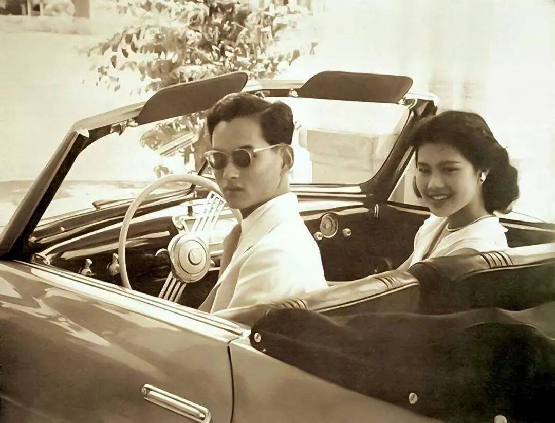 泰国王太后诗丽吉去世<strong></p>
<p>数字货币软件</strong>，留下19顶奢华王冠和她的传奇一生