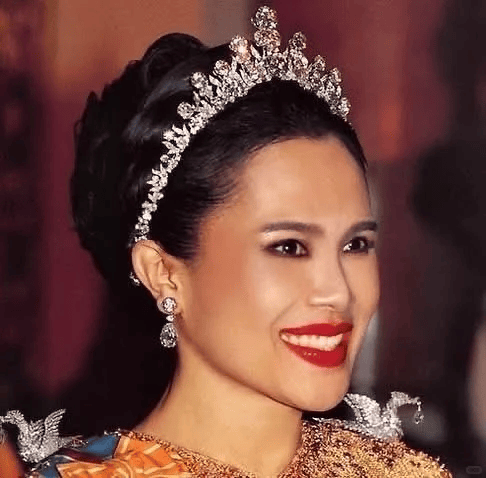 泰国王太后诗丽吉去世<strong></p>
<p>数字货币软件</strong>，留下19顶奢华王冠和她的传奇一生