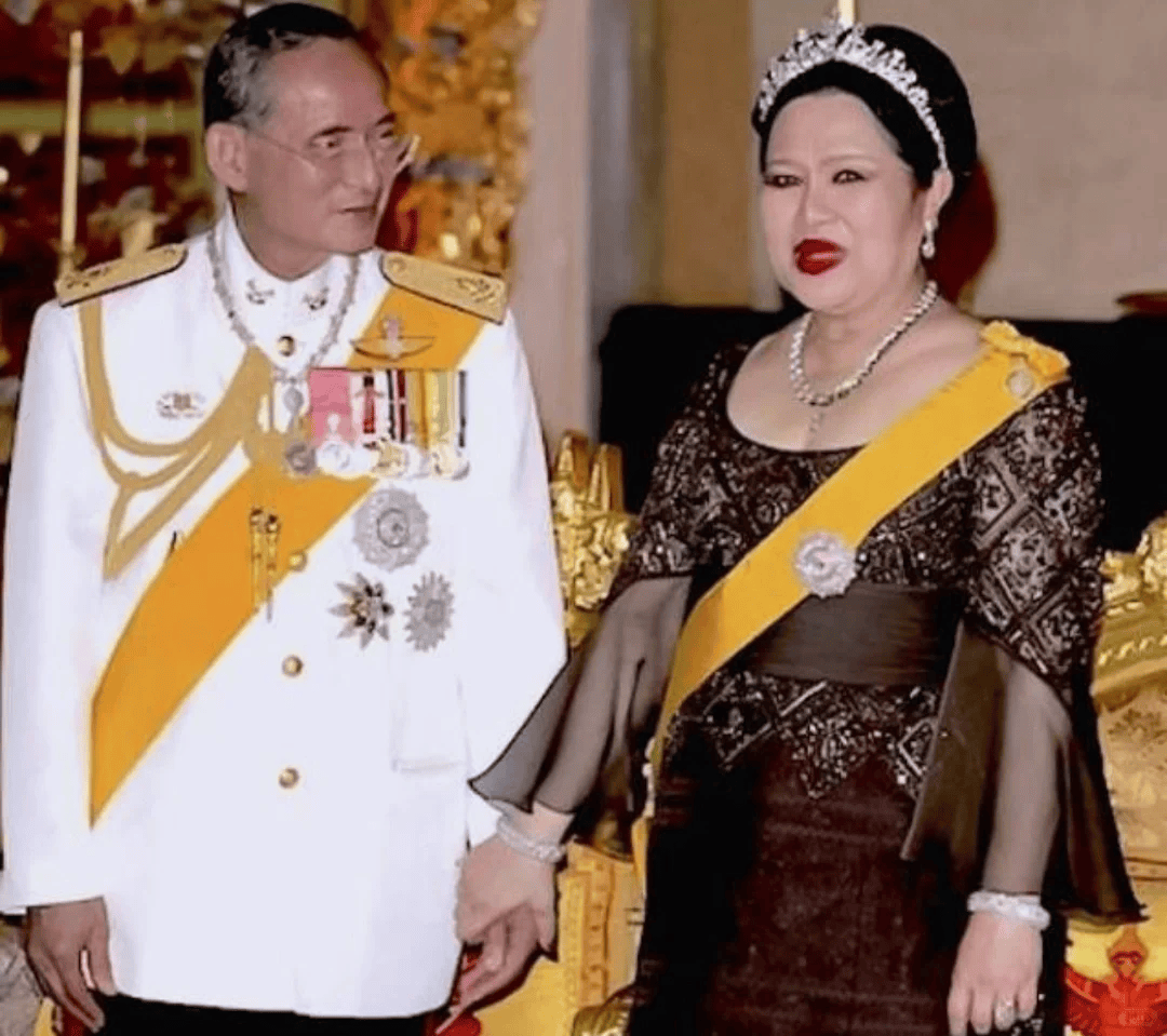 泰国王太后诗丽吉去世<strong></p>
<p>数字货币软件</strong>，留下19顶奢华王冠和她的传奇一生