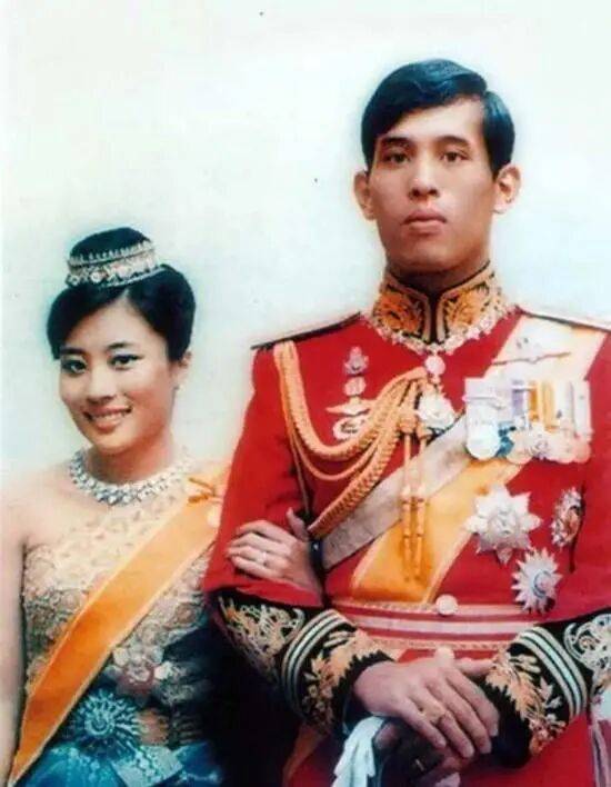 泰国王太后诗丽吉去世<strong></p>
<p>数字货币软件</strong>，留下19顶奢华王冠和她的传奇一生