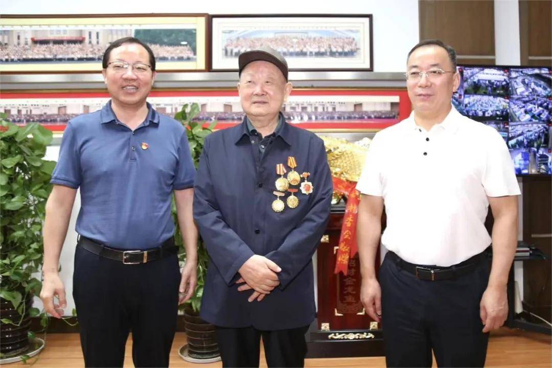 一代传奇苏商谢幕：镇江放牛娃做出370亿元市值公司；儿子早已接班<strong></p>
<p>国内数字货币</strong>，闯入特斯拉核心供应链