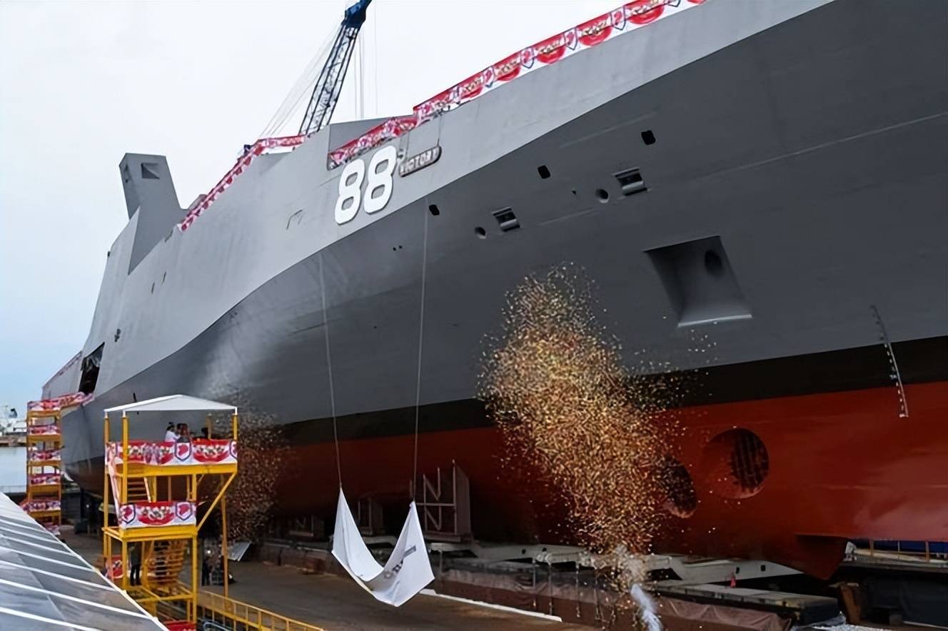 人口不足600万的小国<strong></p>
<p>国内数字货币</strong>，建造8000吨级大型战舰，新加坡“胜利号”多用途战斗舰亮相