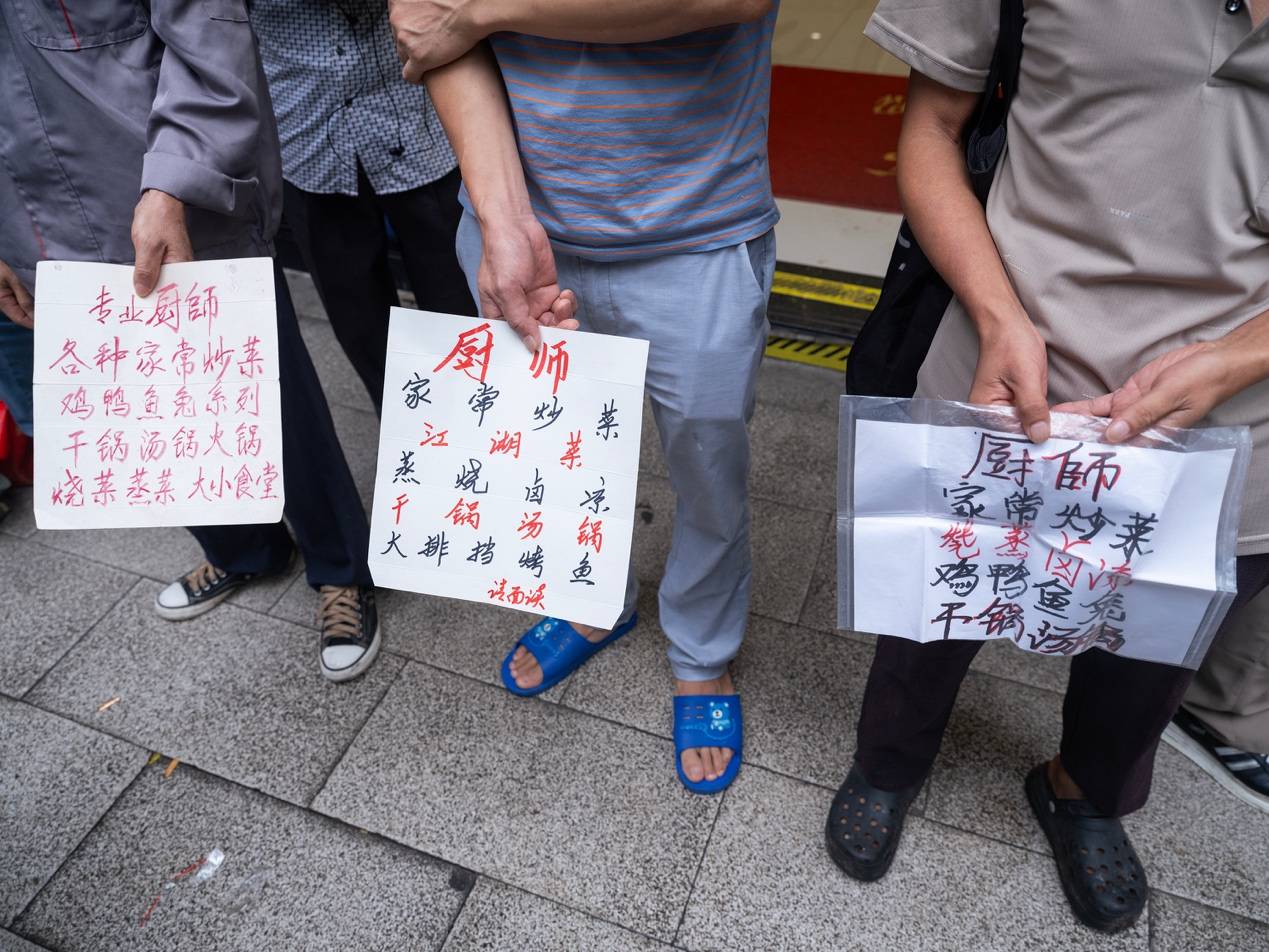 <strong></p>
<p>国内数字货币</strong>他们挤在8元一晚的旅店 几百人抢一个活