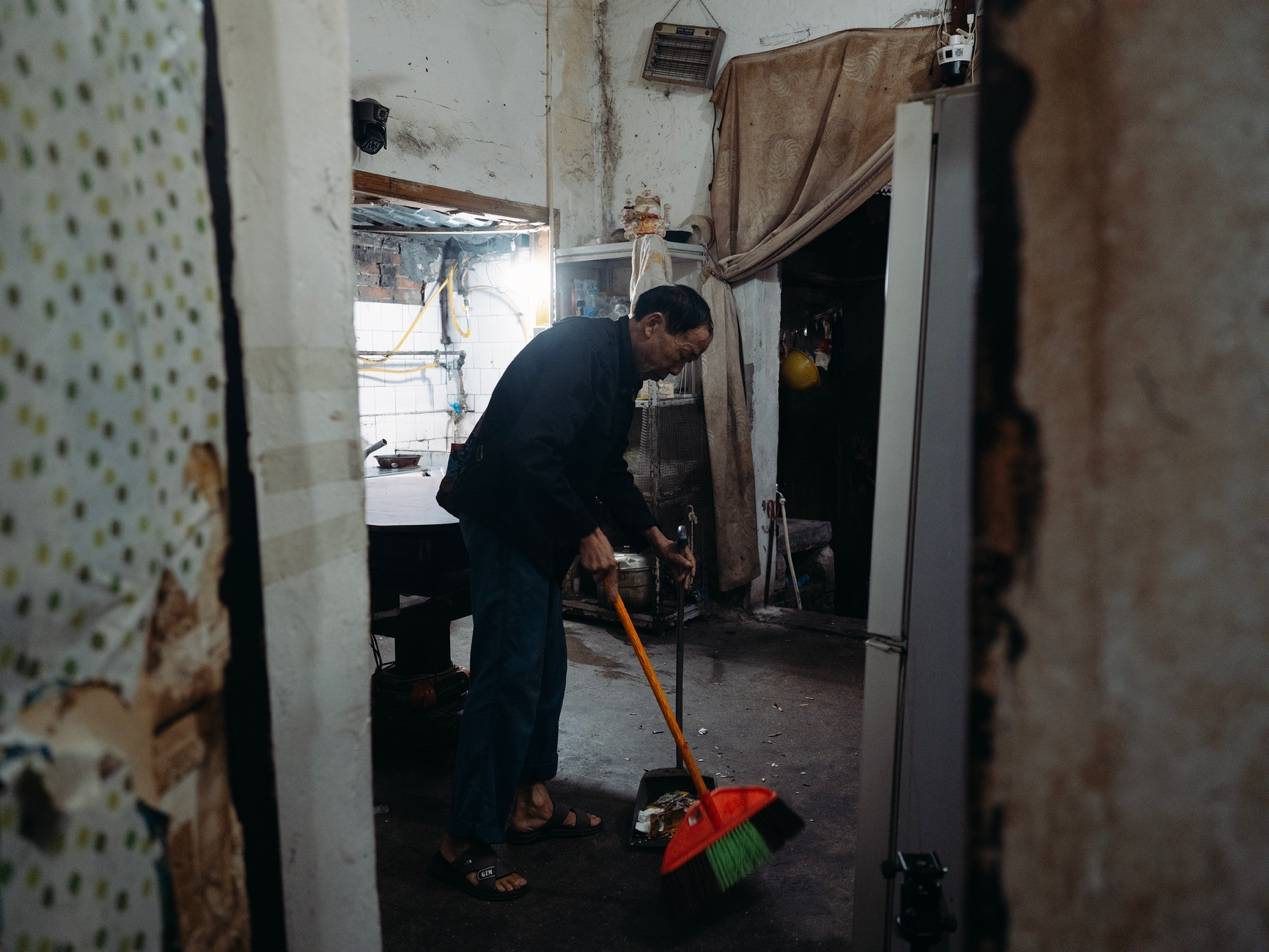 <strong></p>
<p>国内数字货币</strong>他们挤在8元一晚的旅店 几百人抢一个活