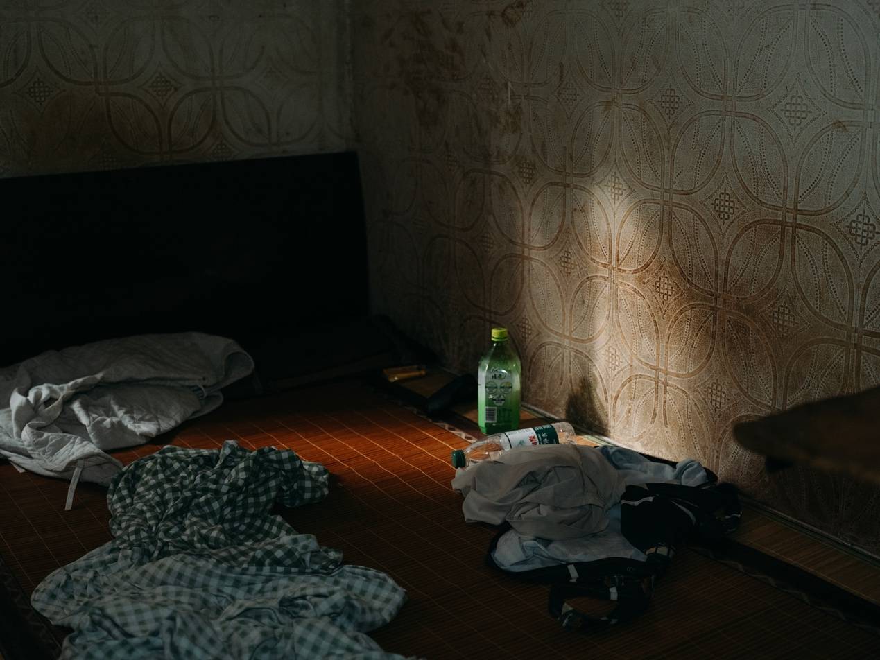 <strong></p>
<p>国内数字货币</strong>他们挤在8元一晚的旅店 几百人抢一个活