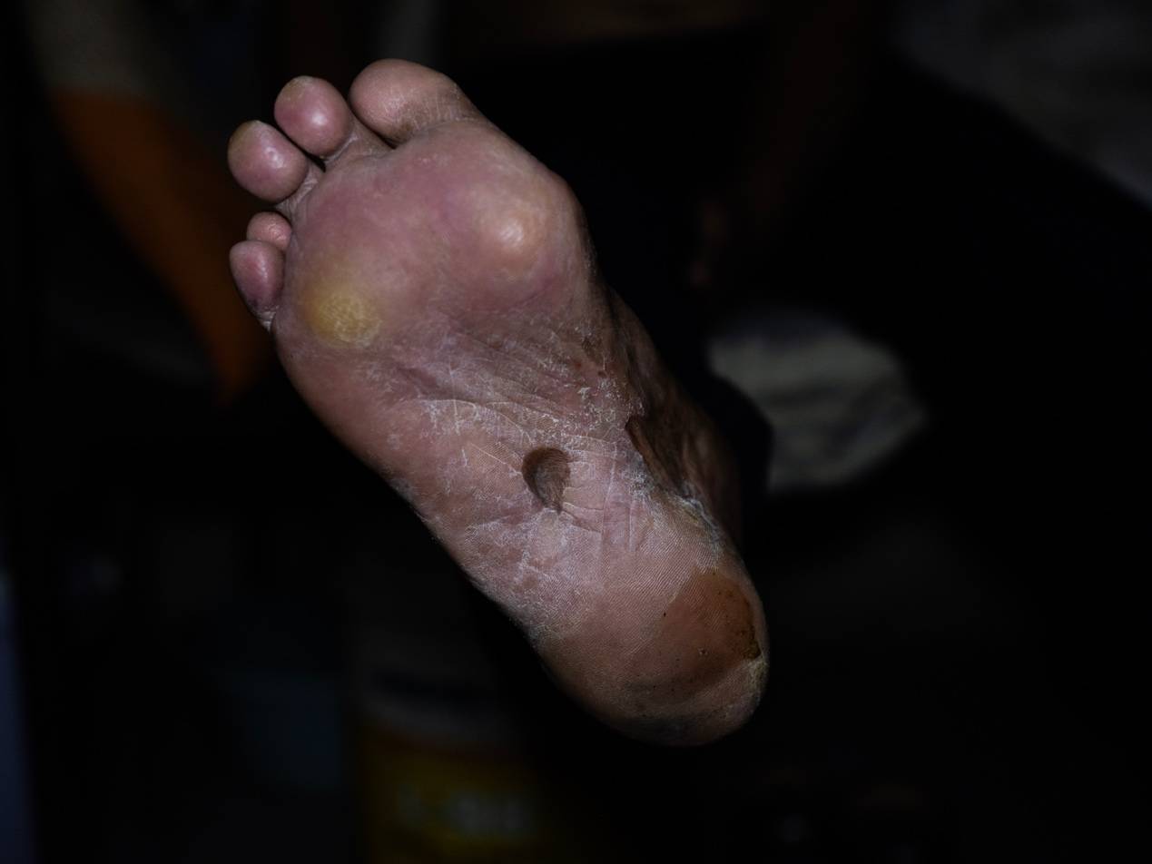 <strong></p>
<p>国内数字货币</strong>他们挤在8元一晚的旅店 几百人抢一个活