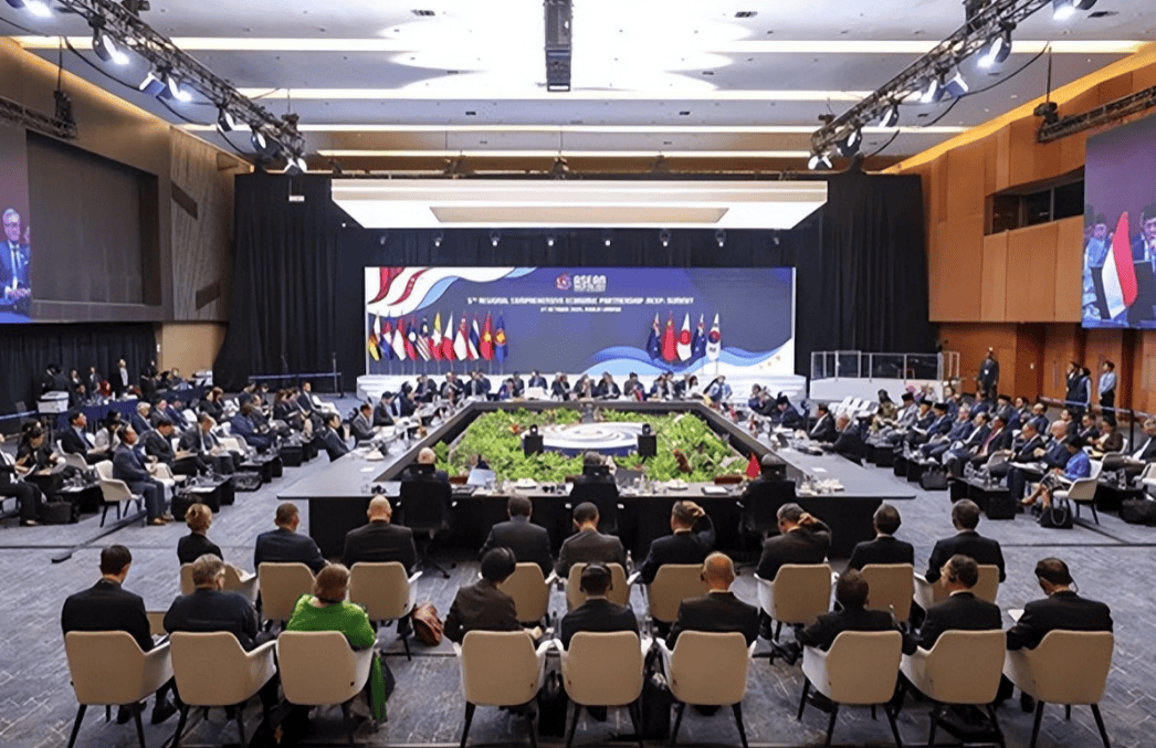 终于送走特朗普<strong></p>
<p>数字货币挖矿</strong>,东盟把中国代表请进会议室,二话不说签重磅协议