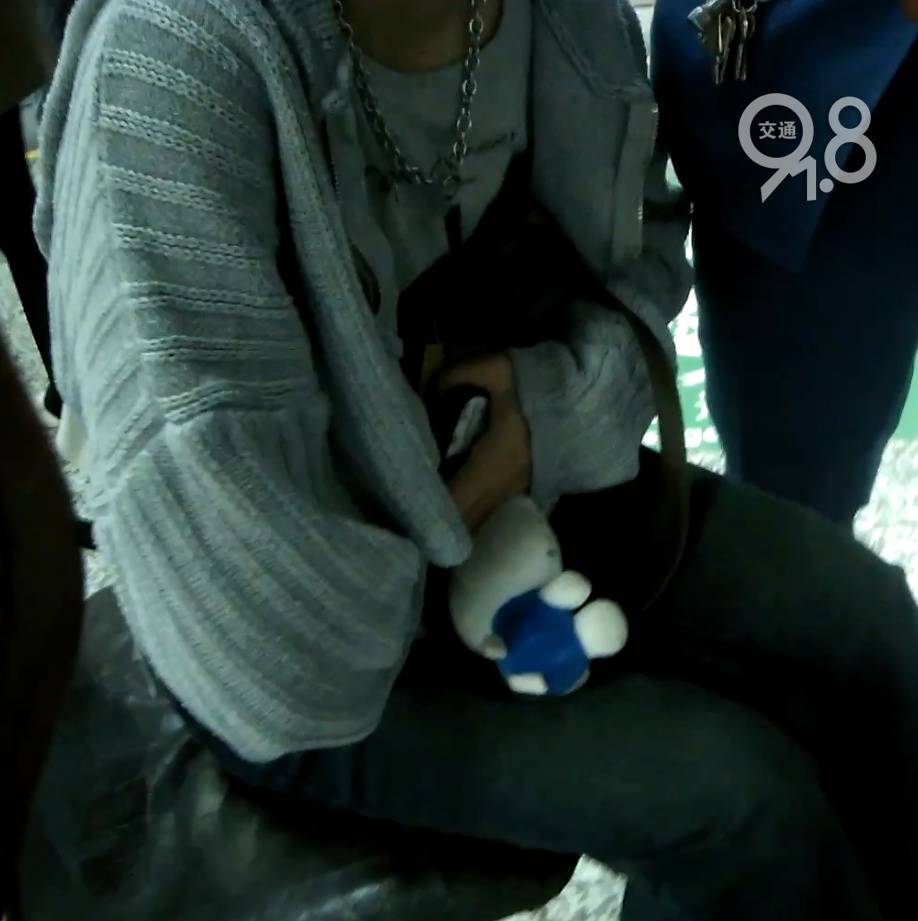 杭州地铁内<strong></p>
<p>数字货币合法</strong>,女乘客突然崩溃大哭!紧接着……这一幕被拍下