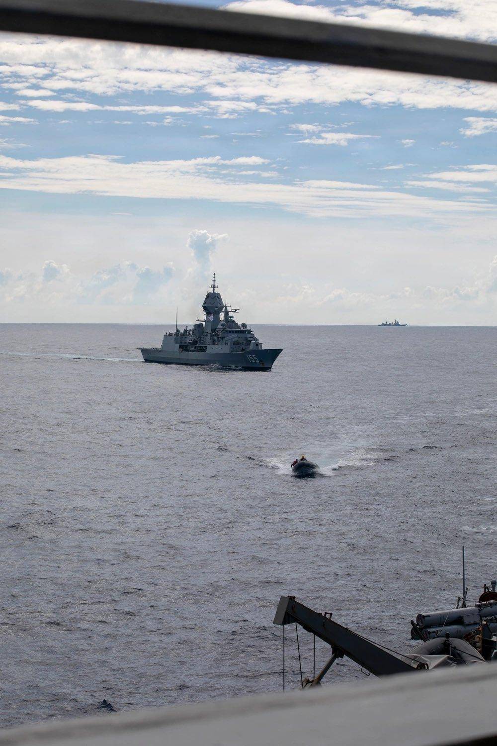 美军再度遭遇耻辱时刻:中国海军6艘战舰包围<strong></p>
<p>数字货币银行</strong>,815舰插入南海演习