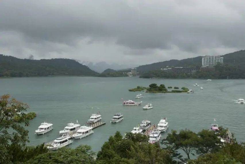 两岸统一众望所归！台湾岛内掀起入党潮<strong></p>
<p>数字货币银行</strong>，869人加入国民党，洪秀柱出面促统，果然没让大陆失望！